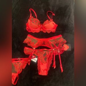 Honey Birdette Madison 4 piece set NWT